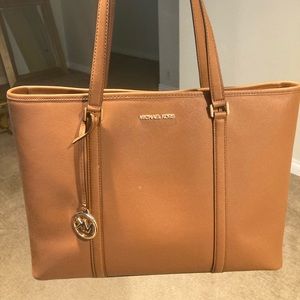 Micheal kors sady purse with laptop pocket